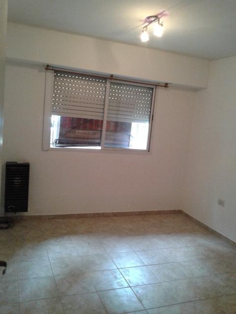 2 Amb. con Cochera en Venta. P. B. Al Frente. Lanús O. Lanusita. 4