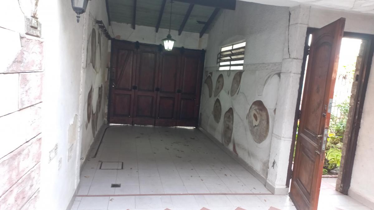 CASA EN VENTA, A 2 CDRAS DE H. YRIGOYEN Y 1 DE AV.GALICIA. AVELLANEDA