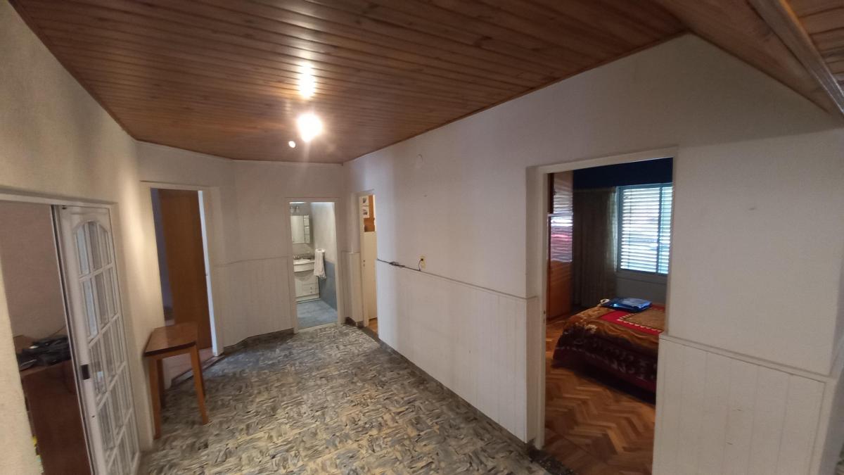 Foto de *APTO CREDITO*VENTA CASA 4 AMBIENTES CON FONDO LIBRE Y COCHERA, LANUS, imagen 3