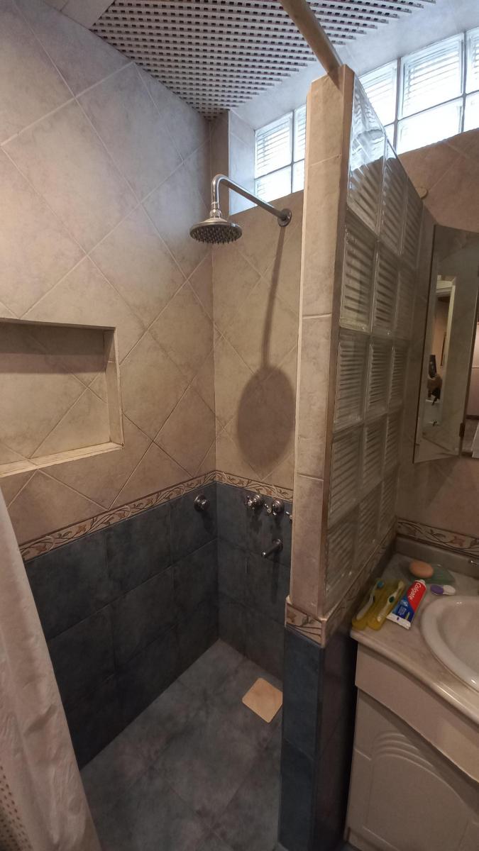 Foto de *APTO CREDITO*VENTA CASA 4 AMBIENTES CON FONDO LIBRE Y COCHERA, LANUS, imagen 5