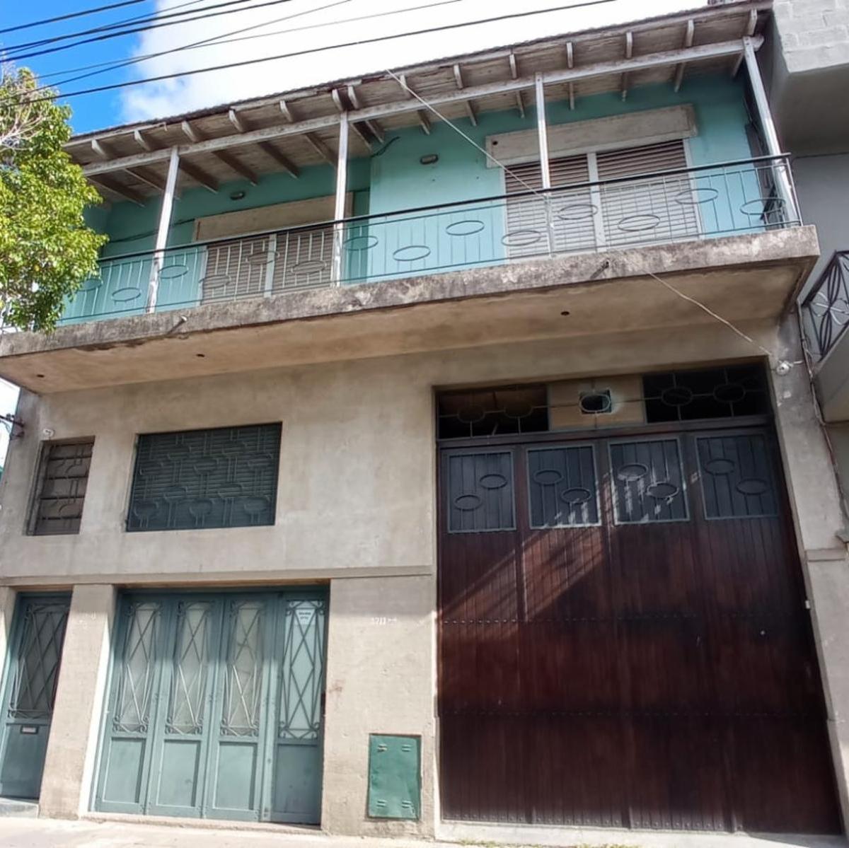 GALPON C FUERZA MOTRIZ MAS 2 DEPARTAMENTOS DE 3 AMBIENTES EN PLANTA ALTA, LANUS