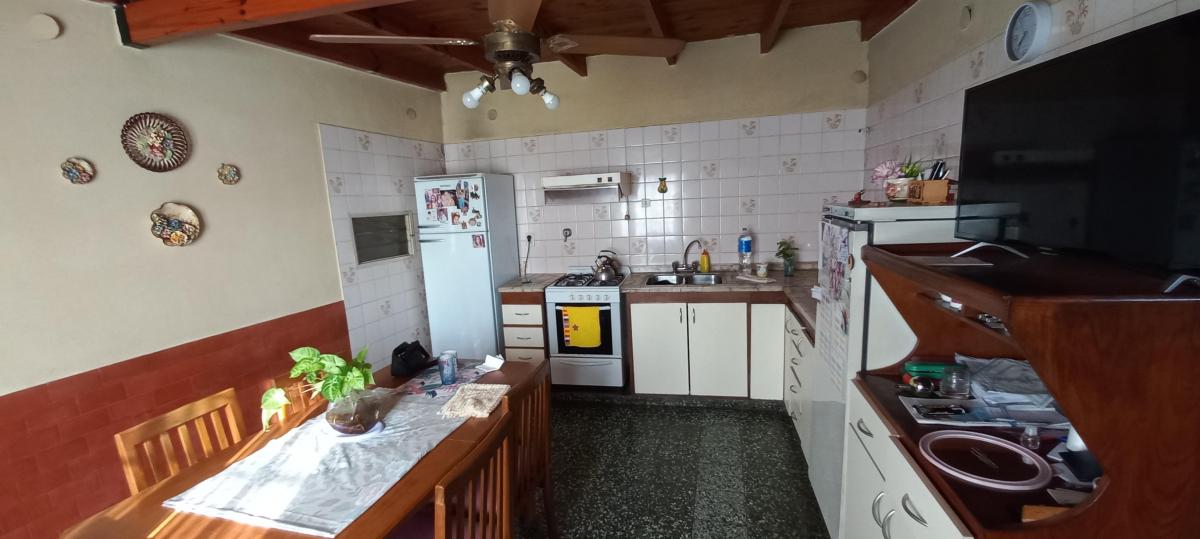 Casa Sobre Lote Propio con Galpón C/ Salida a Dos Calles, Valentin Alsina 2