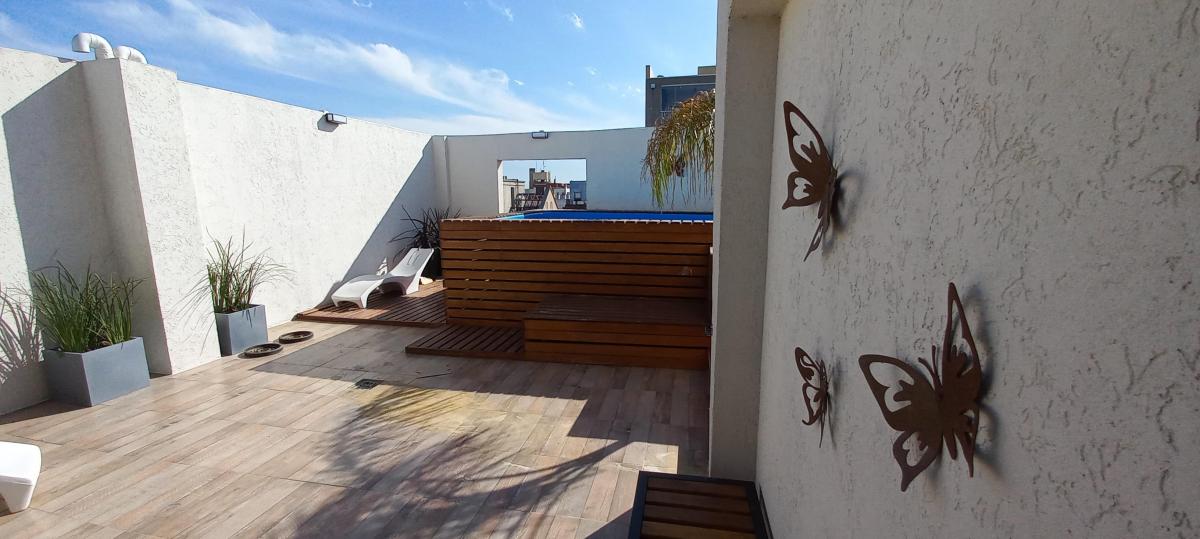 AMB. AMPLIO (DIVISIBLE) C/BALCON. EN VENTA. SUM, PISCINA Y SOLARIUM.
