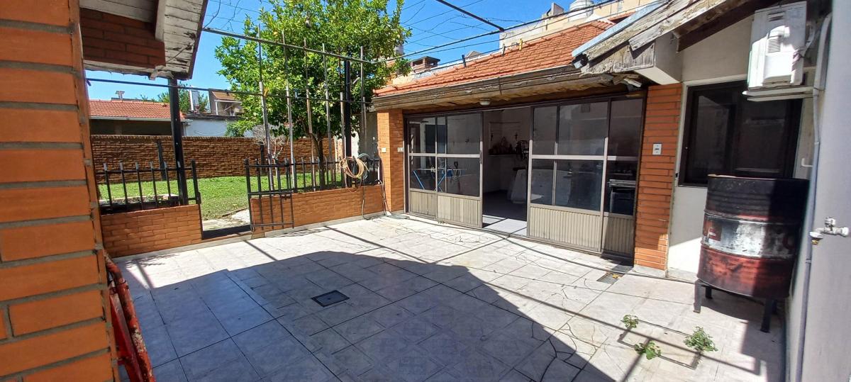 Venta Casa + Local + 2 Dptos Ideal Inversor. Lanus 4