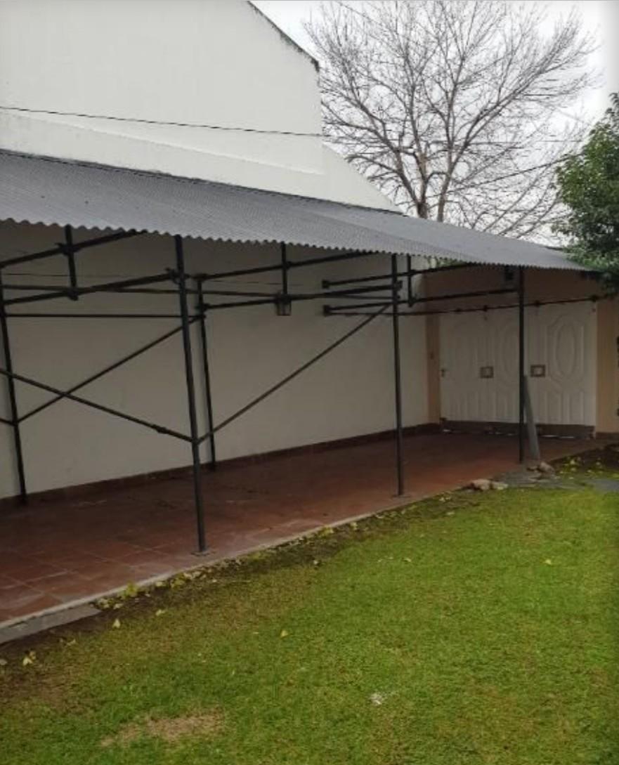 APTA CREDITO. CASA 3 AMB. CON PARQUE. COCH. P/VS. VEHICULOS. EN VENTA, LANUS O.
