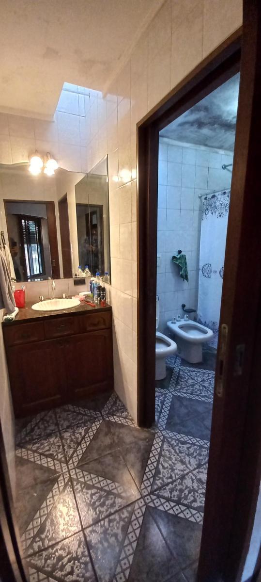 Foto de APTA CREDITO. CASA 3 AMB. CON PARQUE. COCH. P/VS. VEHICULOS. EN VENTA, imagen 3