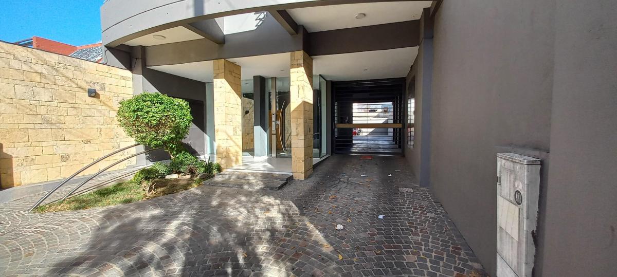Apto Crédito. 3 Amb. Coch. y Baul. Lanus Ctro. 2 Baños. Balcon Al Fte. en Venta 4