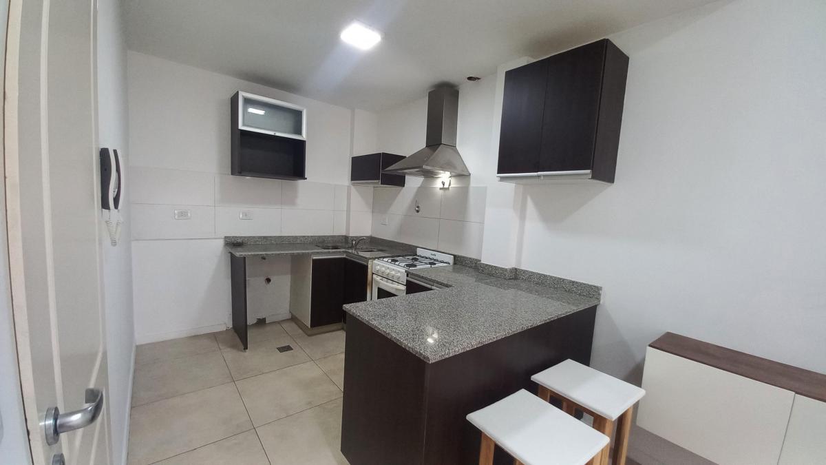 Venta Dpto 2 Ambientes con Dos Cocheras, Lanus 3