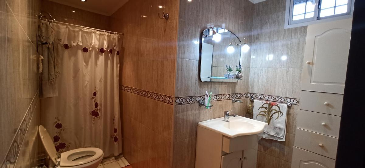 NUEVO VALOR! CASA 5 amb. coch. p/3 autos. APTO CREDITO. LANUS O. EN VENTA.