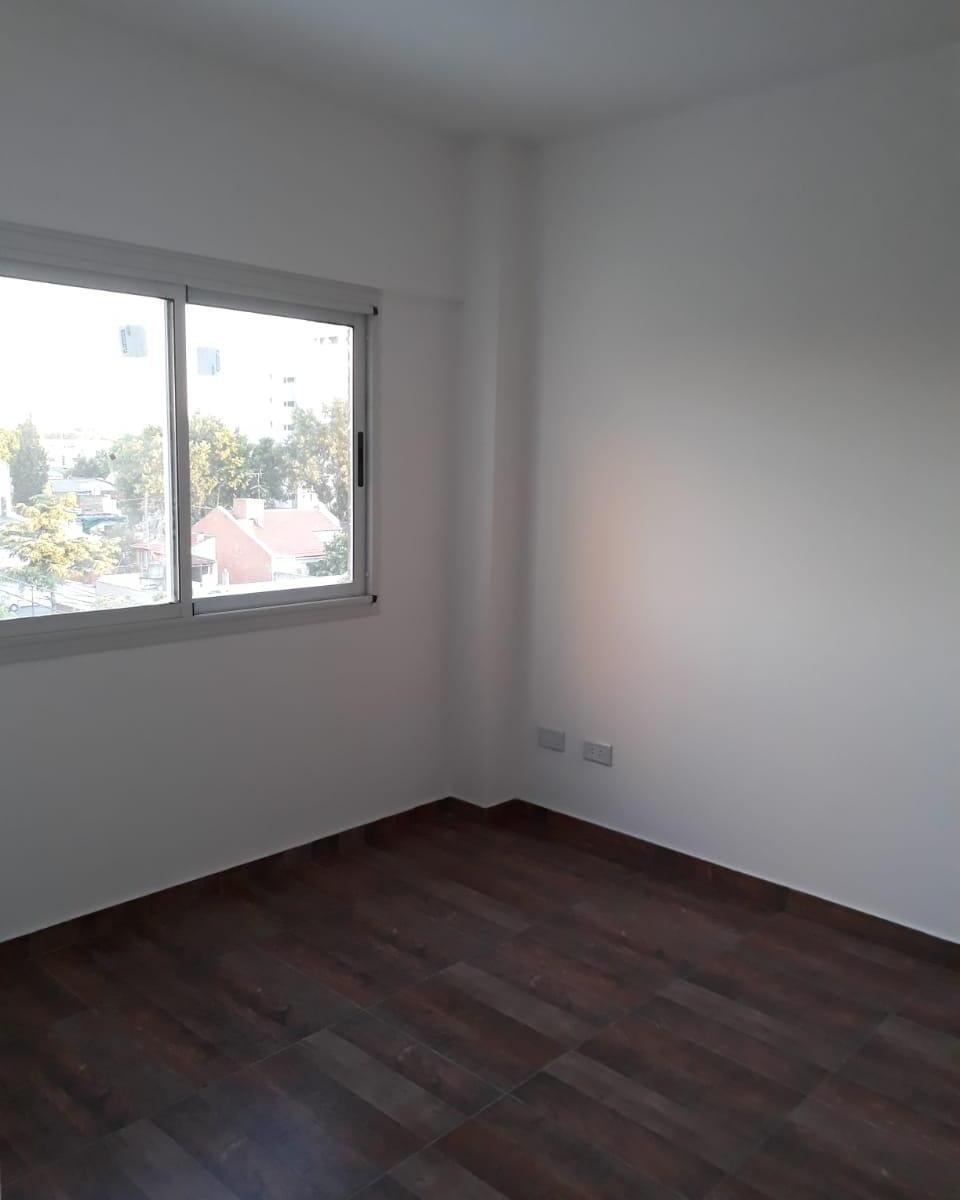 VENTA SEMPISO 2 AMBIENTES CON COCHERA, LANUS O.