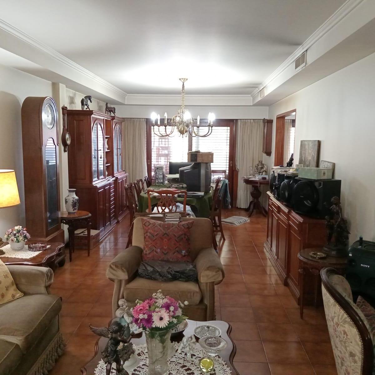 Foto de NUEVO VALOR! 5 AMB.LOTE 8,66x48. COCH.P/4 FONDO CON PISCINA.EN VENTA, imagen 3