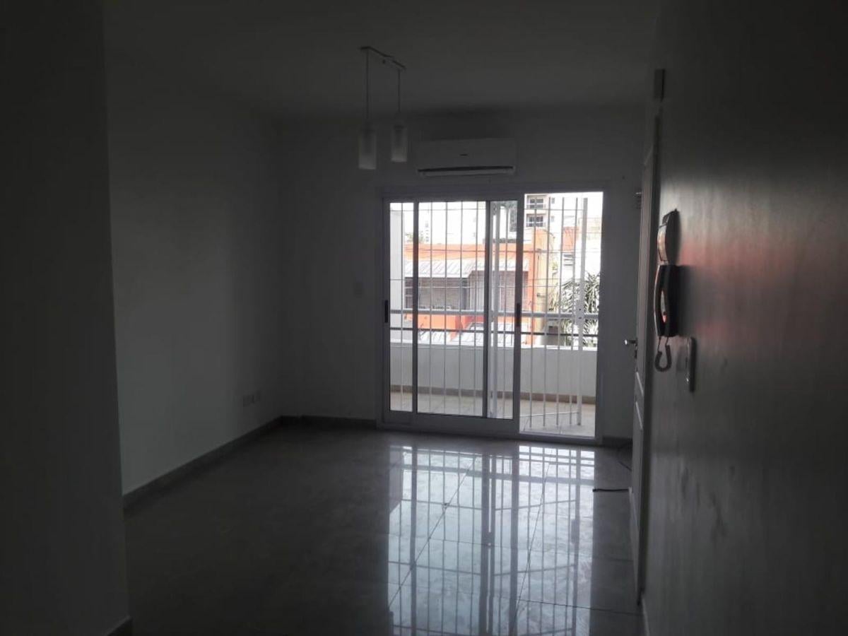 Foto de 2 AMB. 2 BALCONES. EN ALQUILER. LANUS CENTRO. LANUS O., imagen 3