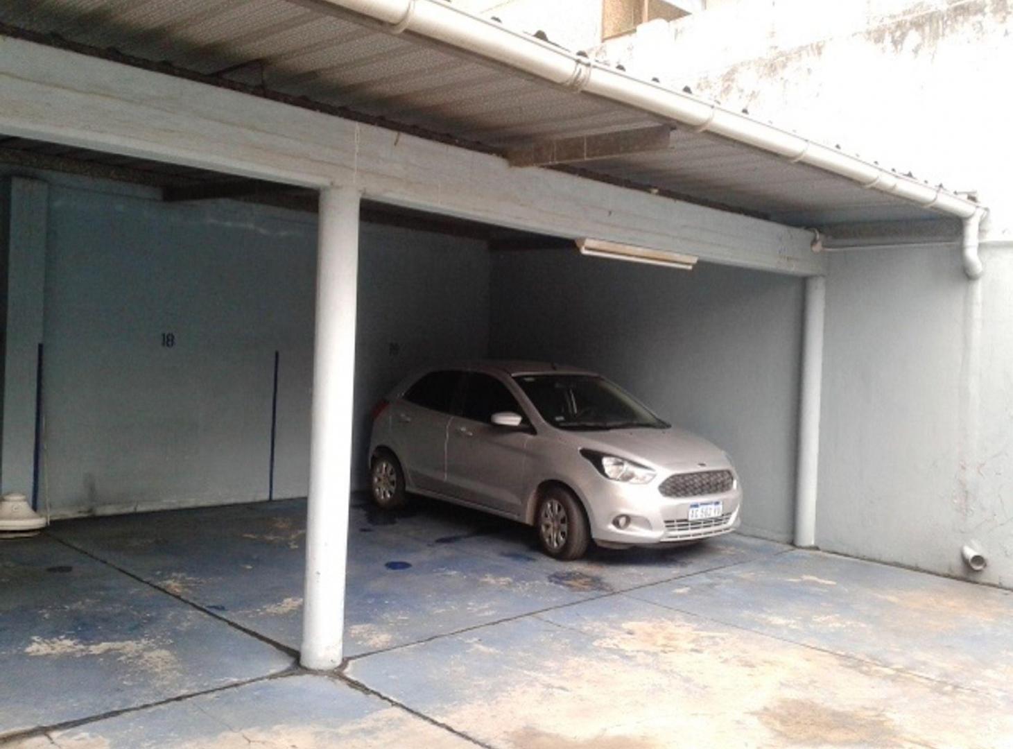 Foto de COCHERA CUBIERTA EN VENTA. LANUSITA. LANUS O., imagen 4