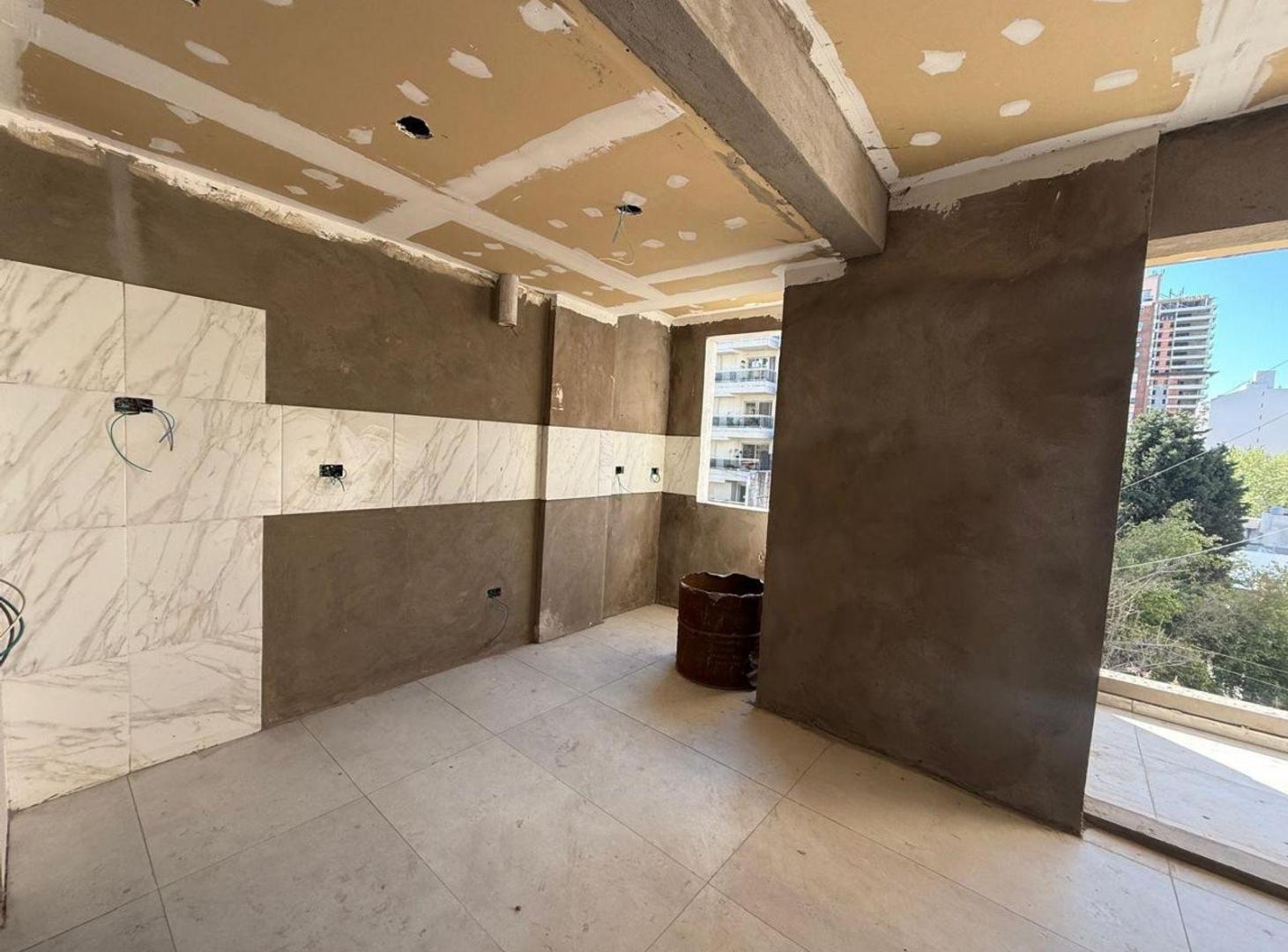 Foto de 3 AMB. A ESTRENAR C/COCH. TOILETTE + 2 BAÑOS COMP. EN VENTA.LANUSITA, imagen 2