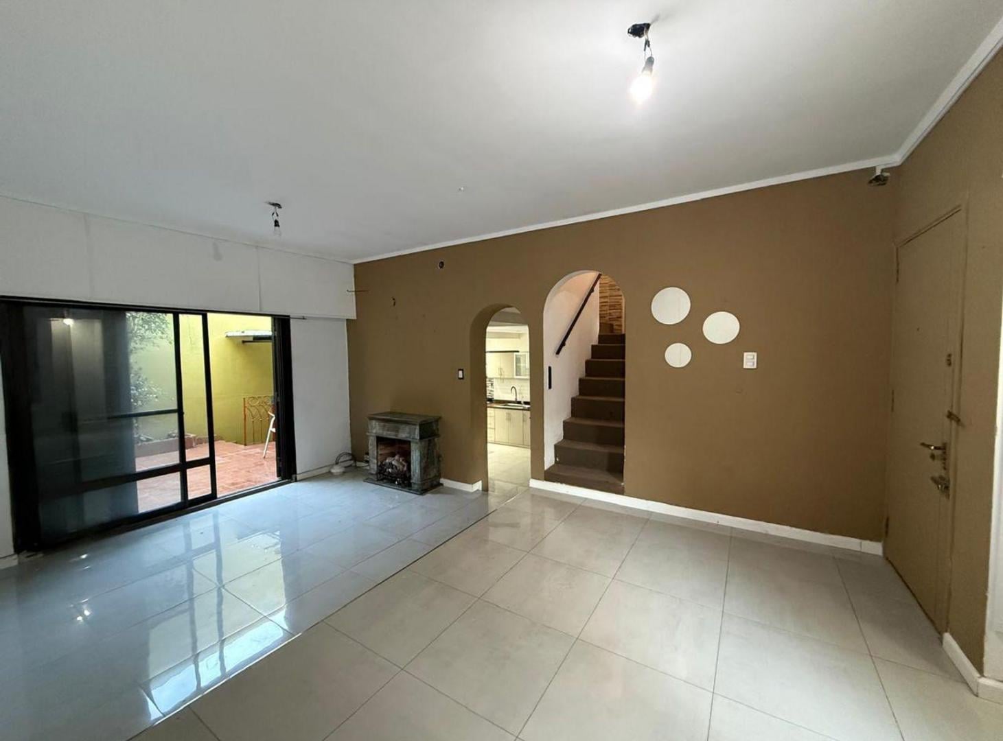 Foto de DUPLEX 4 AMB. CON COCHERA EN ALQUILER. LANUS O., imagen 1