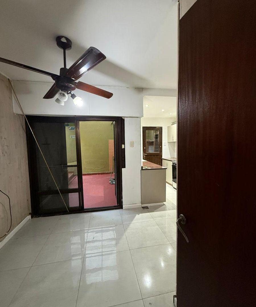 Foto de DUPLEX 4 AMB. CON COCHERA EN ALQUILER. LANUS O., imagen 4