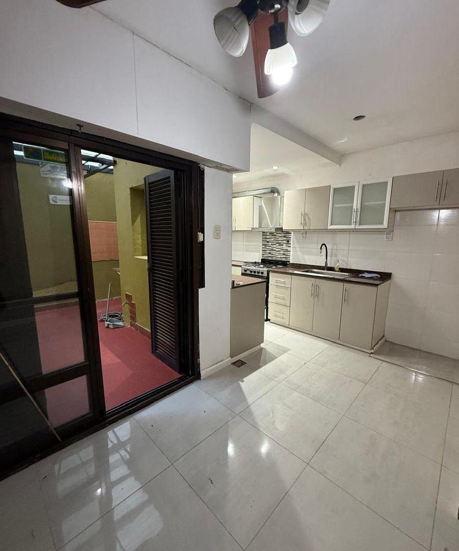 Foto de DUPLEX 4 AMB. CON COCHERA EN ALQUILER. LANUS O., imagen 3
