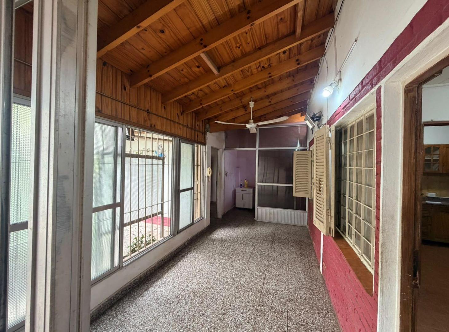 Foto de ALQUILER DE CASA 3 AMBIENTES, LANUS E., imagen 2