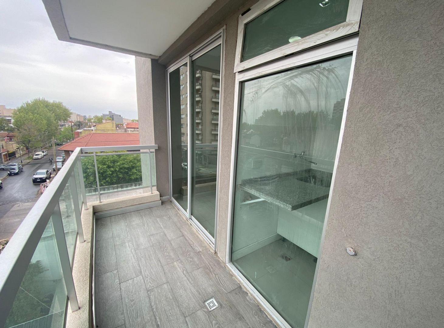 Foto de 2 AMB. C/ COCHERA CUBIERTA. EDIFICIO CON SUM, PARRILLA Y SOLARIUM, imagen 2