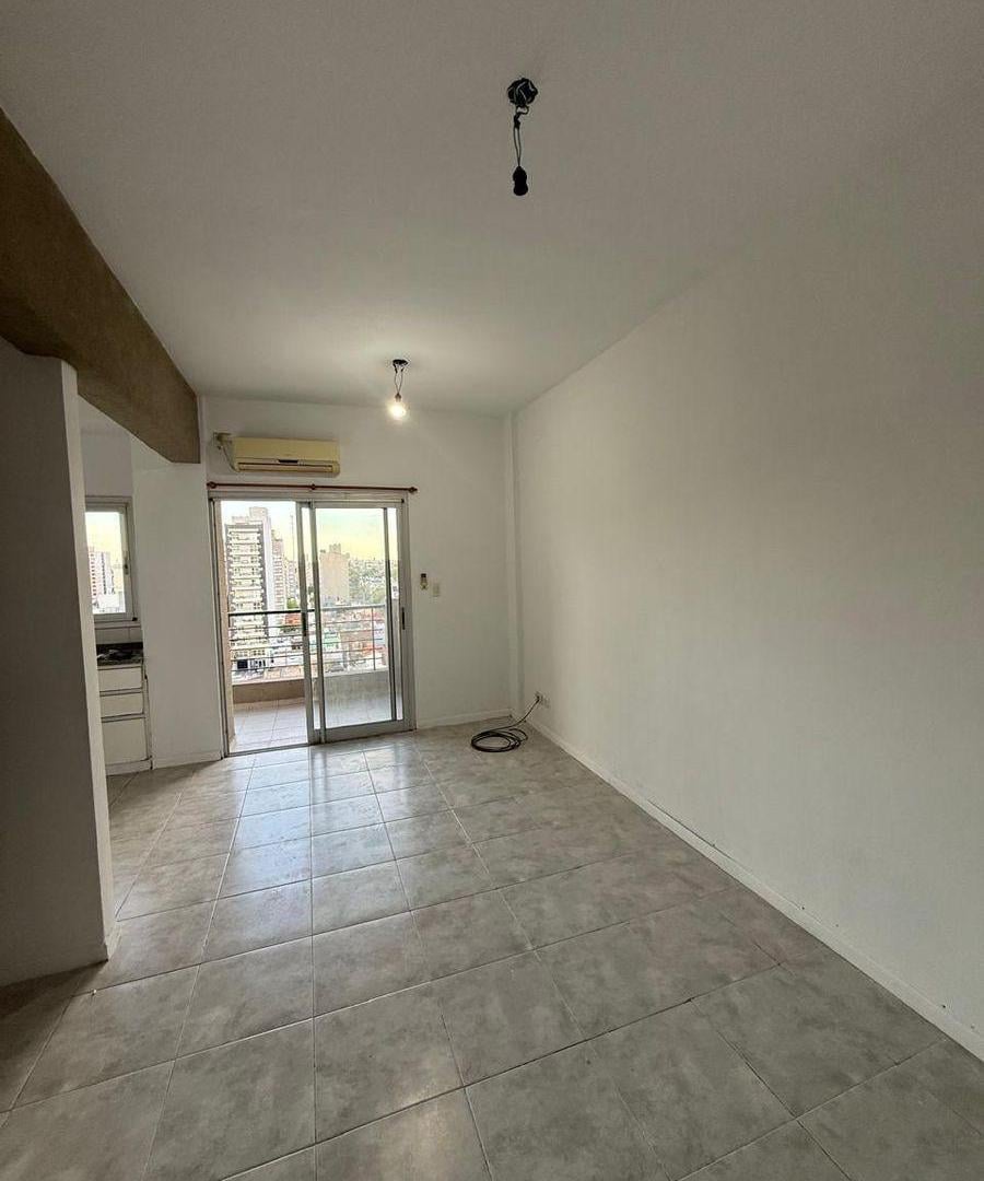 Foto de Dpto. 2 amb. en alquiler en Lanús Este. Piso alto, con balcón al frente., imagen 1