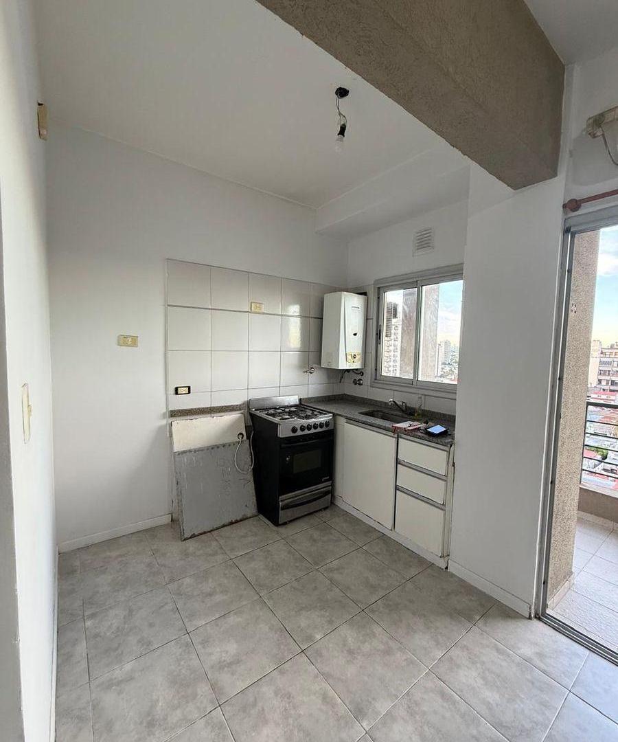 Foto de Dpto. 2 amb. en alquiler en Lanús Este. Piso alto, con balcón al frente., imagen 3