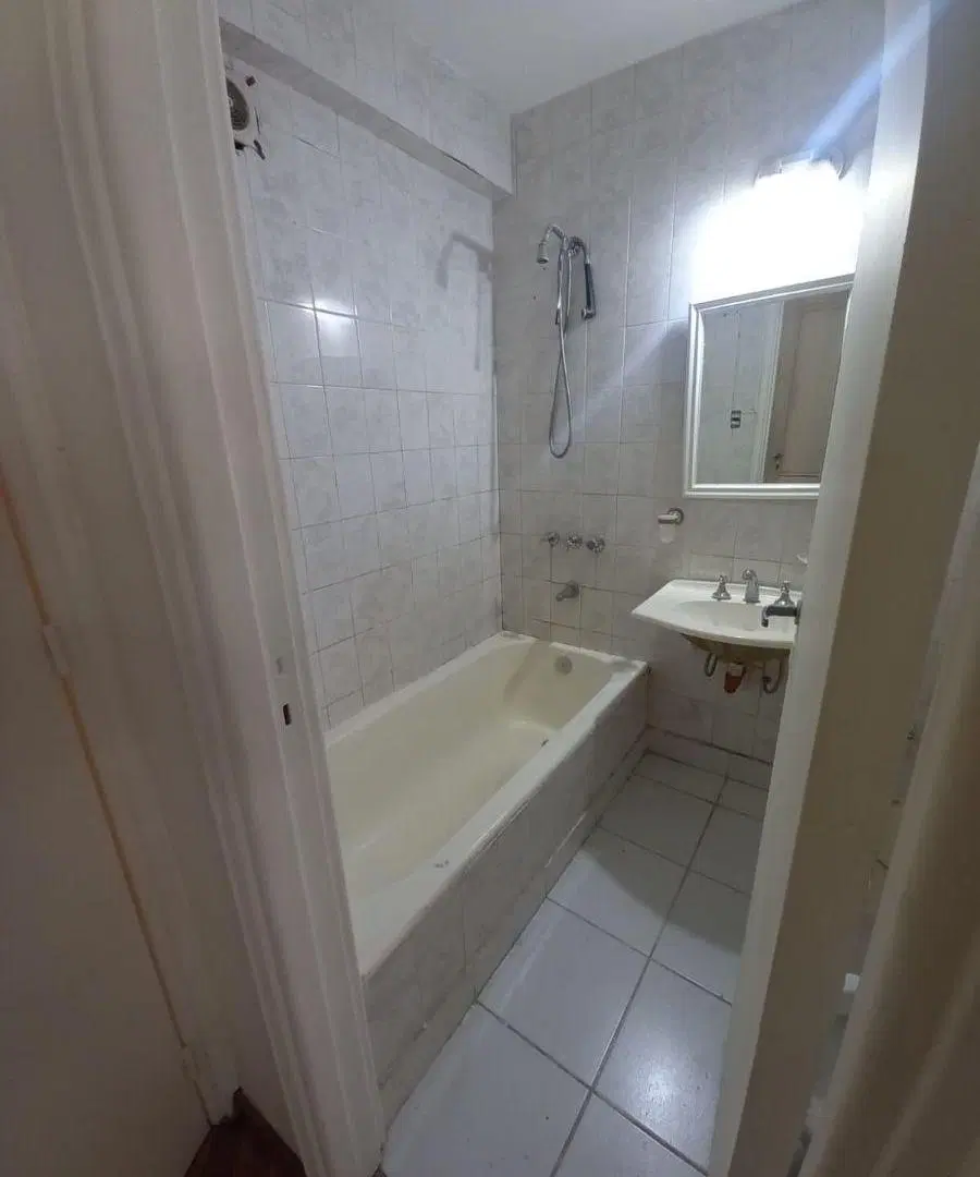 Junin al 1200 (entre juncal y arenales) 4