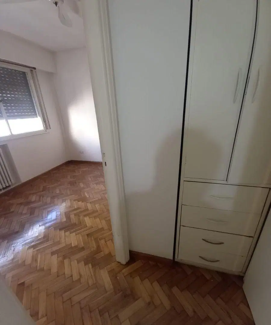 Junin al 1200 (entre juncal y arenales) 5