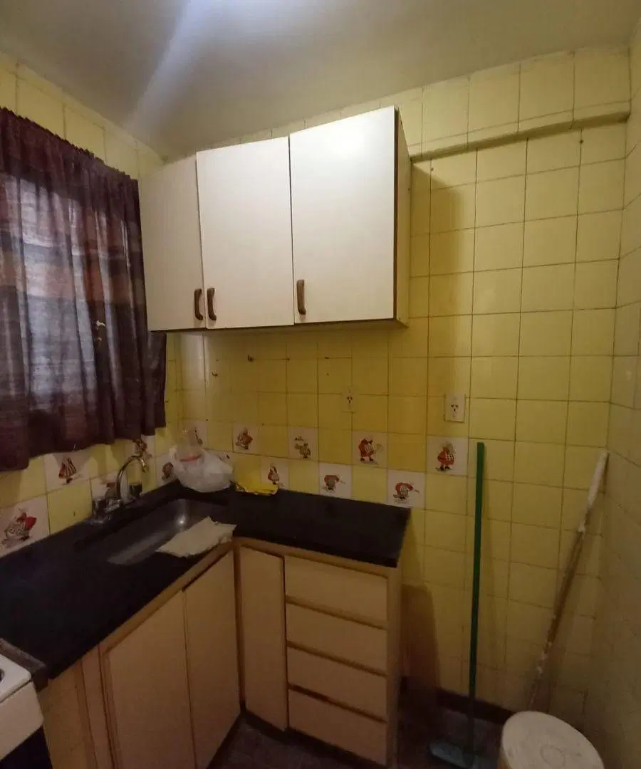 Junin al 1200 (entre juncal y arenales) 3