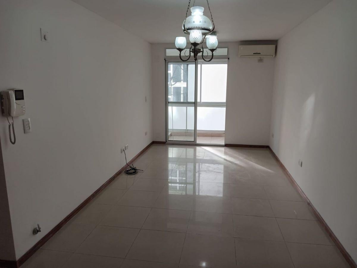 Foto de VENTA Depart. 1 dormitorio c/ balcón y PILETA. Tucumán 1400 Ba. Centro, imagen 4