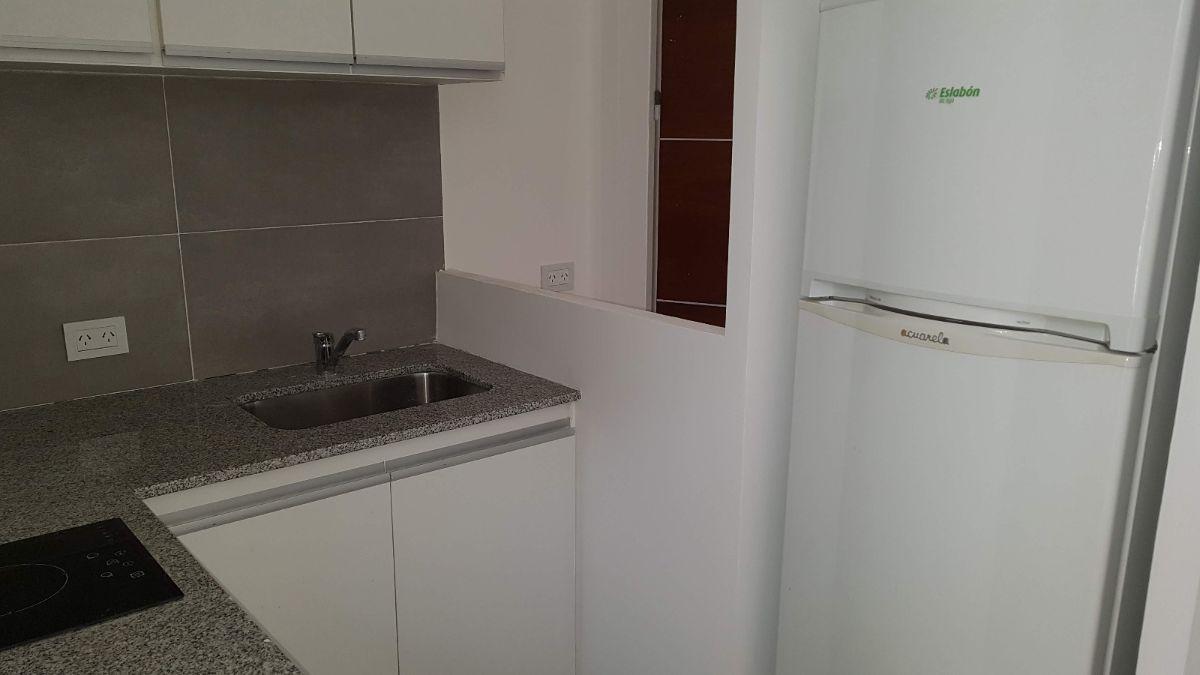 Foto de EN VENTA Estudio de uso profesional - c/balcón - Paraguay 555 - Centro, imagen 2