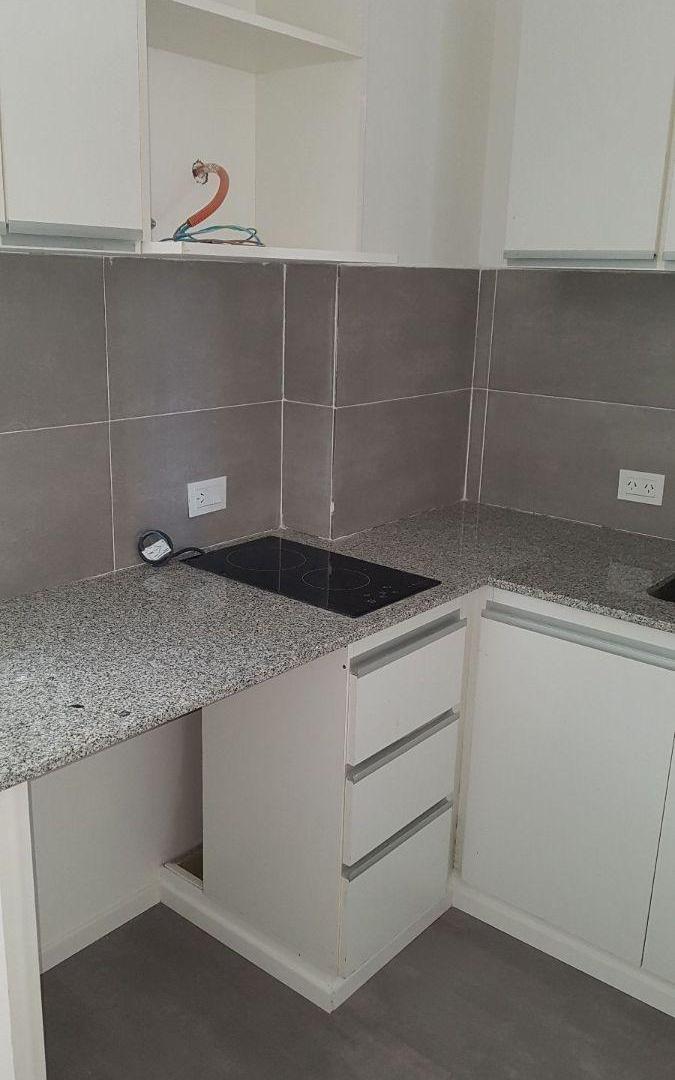 Foto de EN VENTA Estudio de uso profesional - c/balcón - Paraguay 555 - Centro, imagen 3