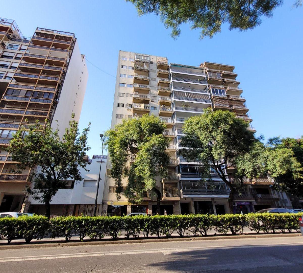 Foto de RECOMENDAMOS Departamento venta 3 dormitorios zona Centro sobre Av, imagen 1