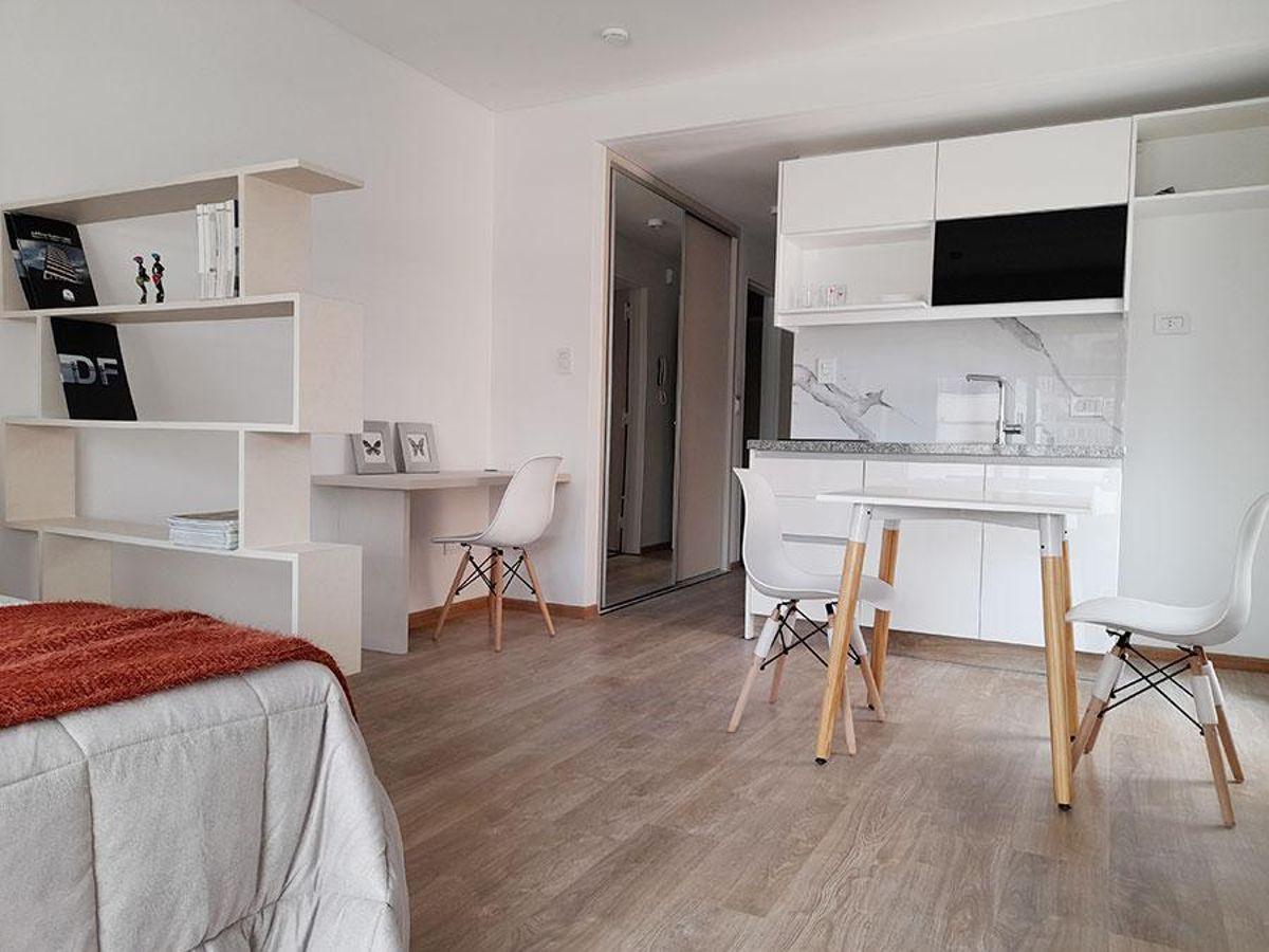 Foto de VENTA Depto Monoambiente c/Patio - 3 de febrero 1800 - Centro - Rosario, imagen 2