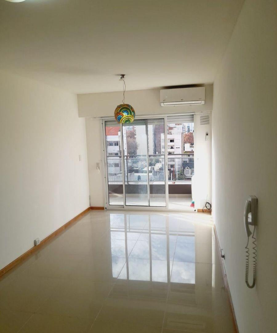 Foto de Dpto en ALQUILER - 1 dorm. c/Balcón al FRENTE - San Juan 2600, imagen 2