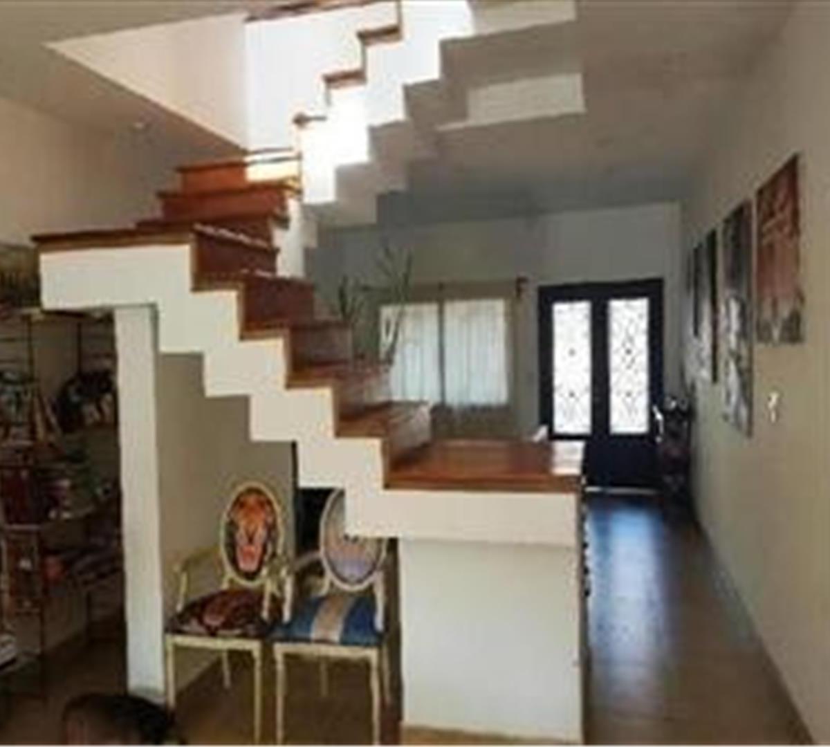 NUEVO VALOR IMPECABLE CASA CENTRICA