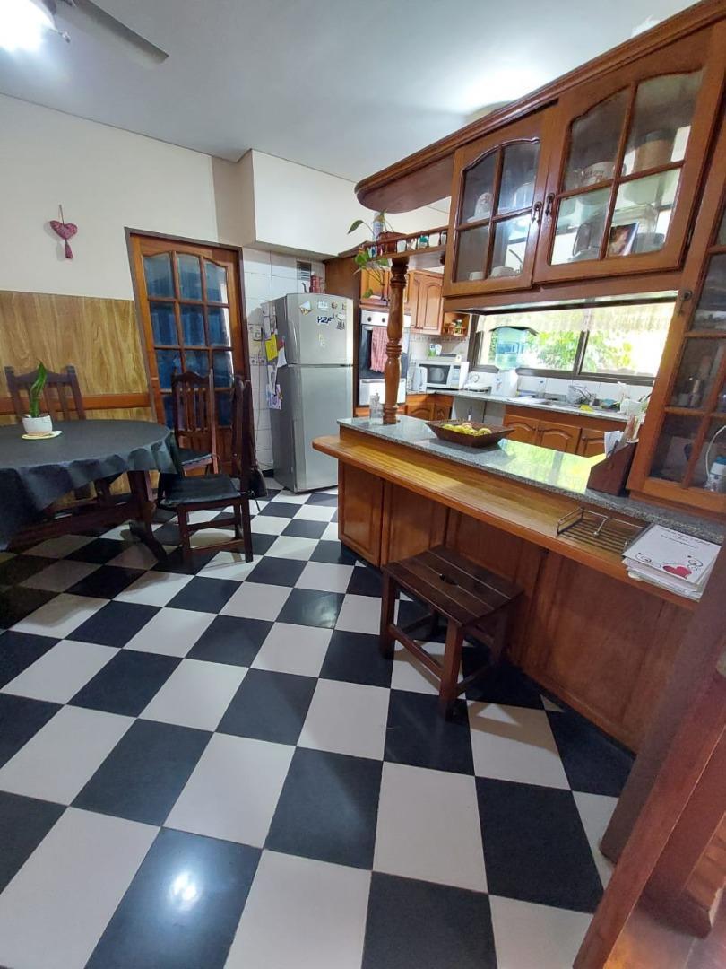 Hermosa Casa a m de Plaza Alem 4