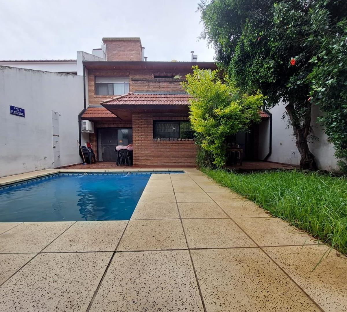 Hermosa Casa a m de Plaza Alem 3