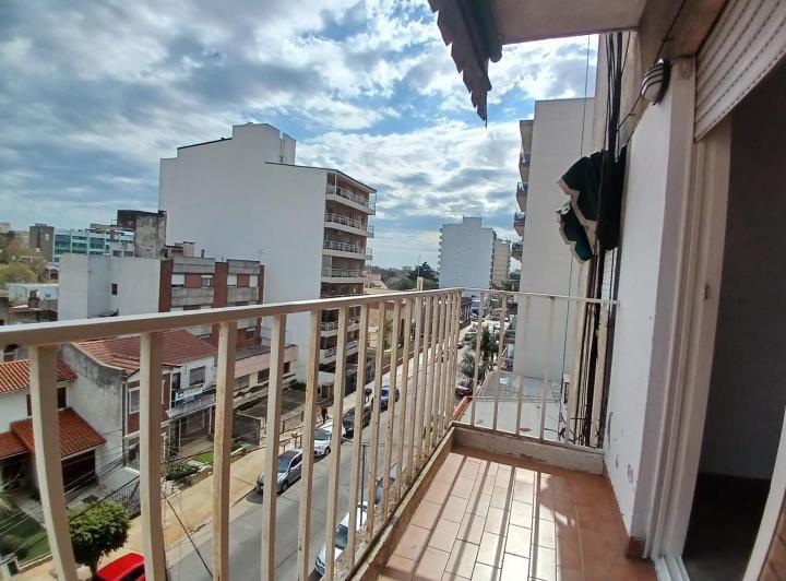 Departamento 2 ambientes céntrico con baulera 5