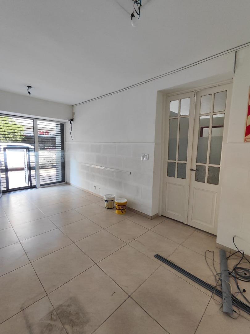 Foto de Local a 1 cuadra de la estacion, ex laboratorio, imagen 5