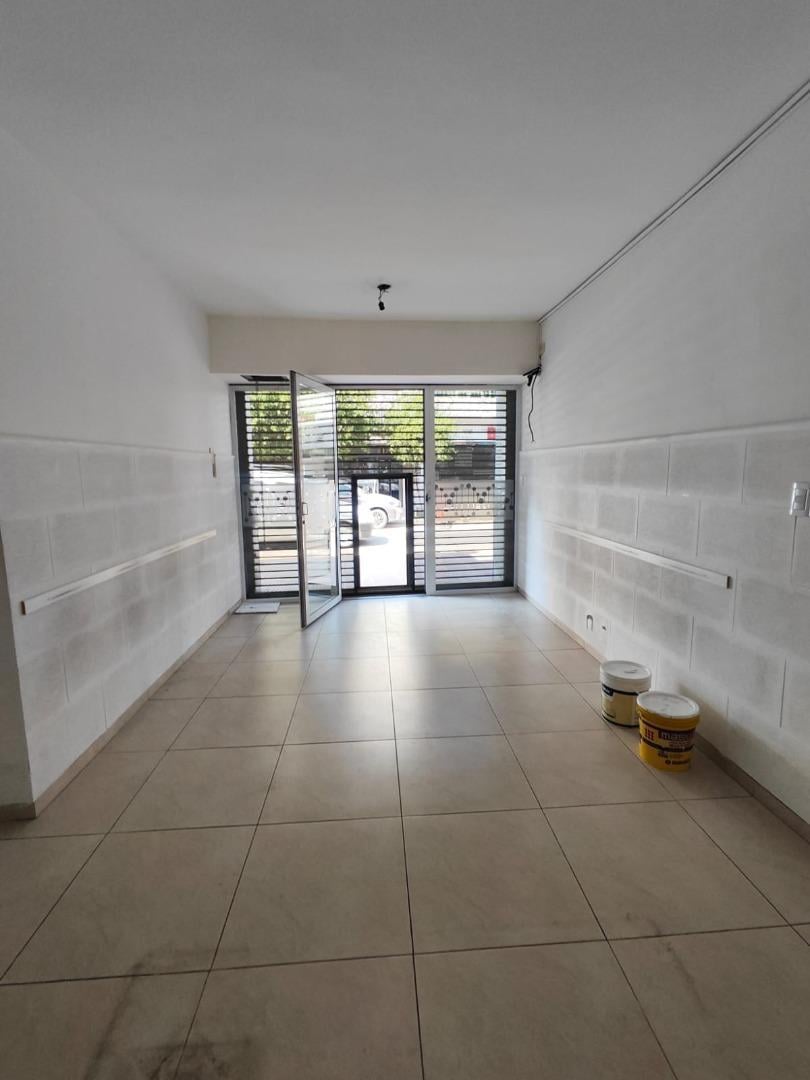 Foto de Local a 1 cuadra de la estacion, ex laboratorio, imagen 3
