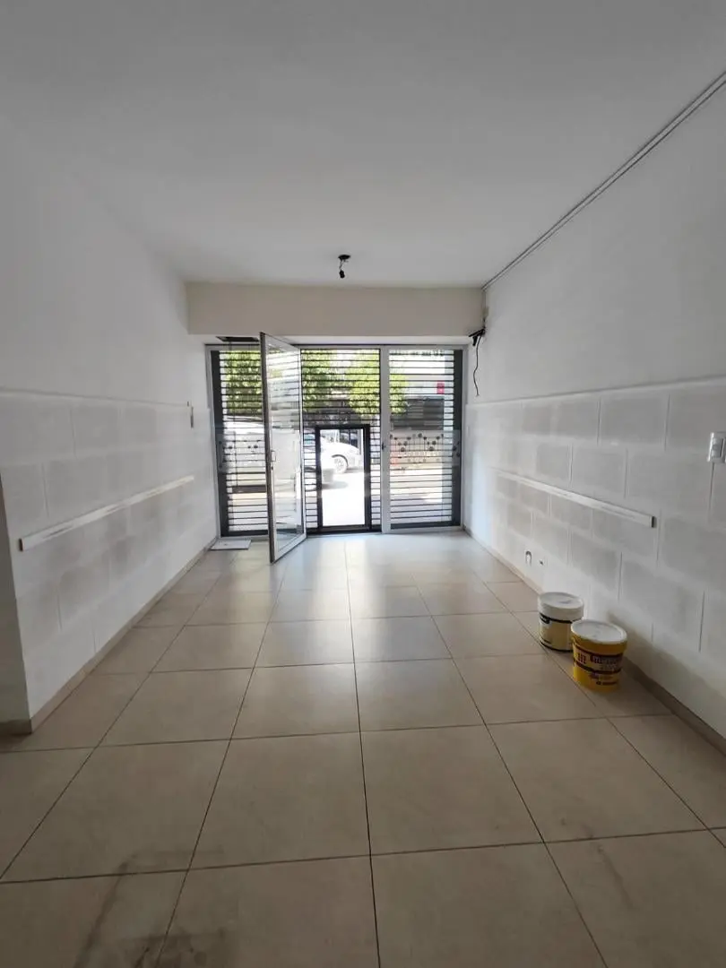Local a 1 cuadra de la estacion, ex laboratorio 3