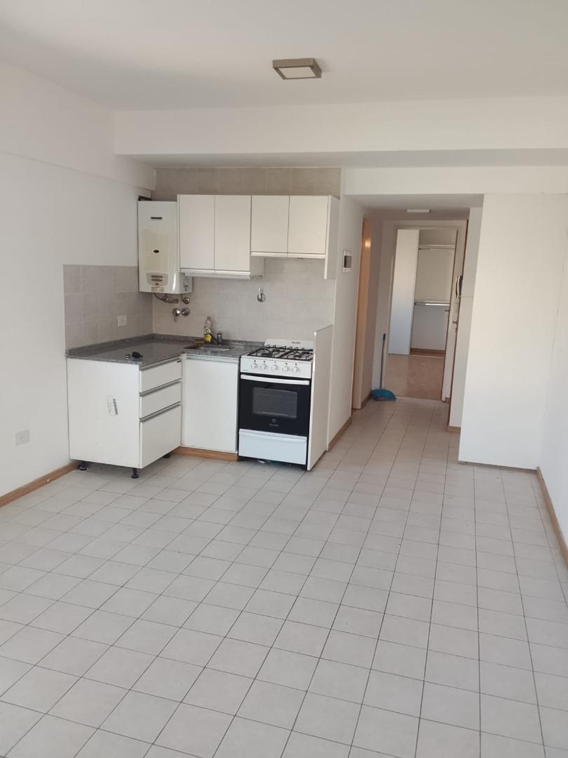 Foto de Departamento 2 ambientes con cochera semi cubierta., imagen 2