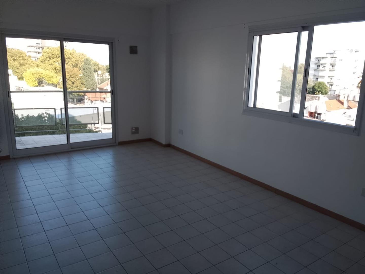 Foto de Departamento 2 ambientes con cochera semi cubierta., imagen 3