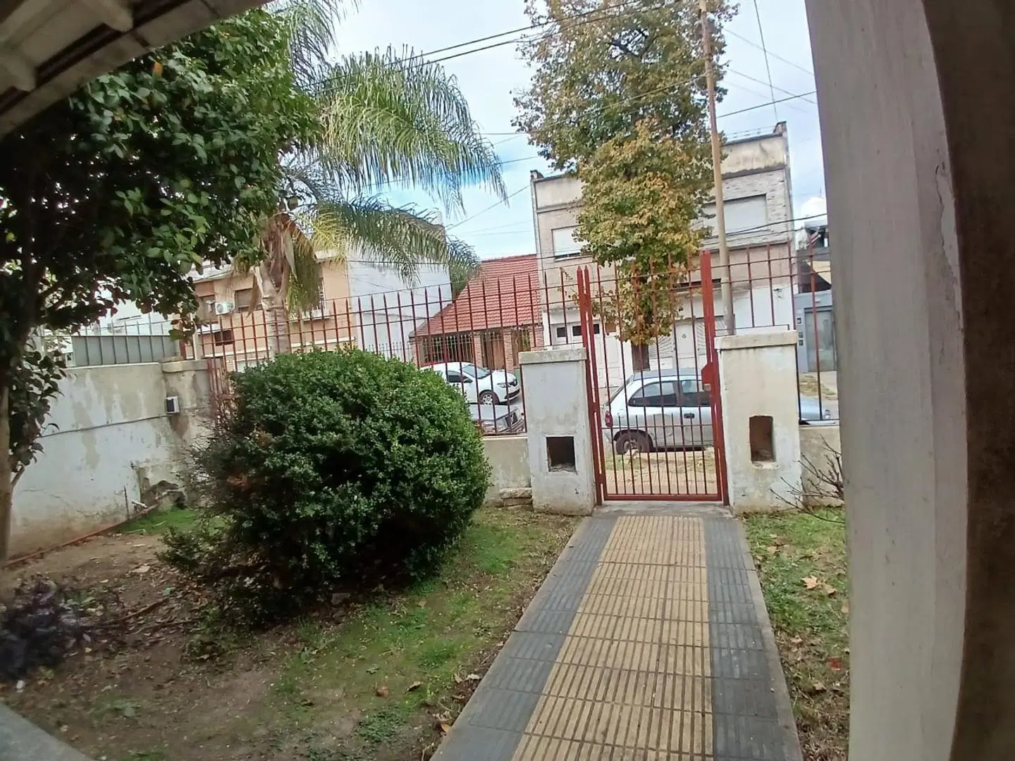 P.H 3 Ambientes a refaccionar al frente. 4
