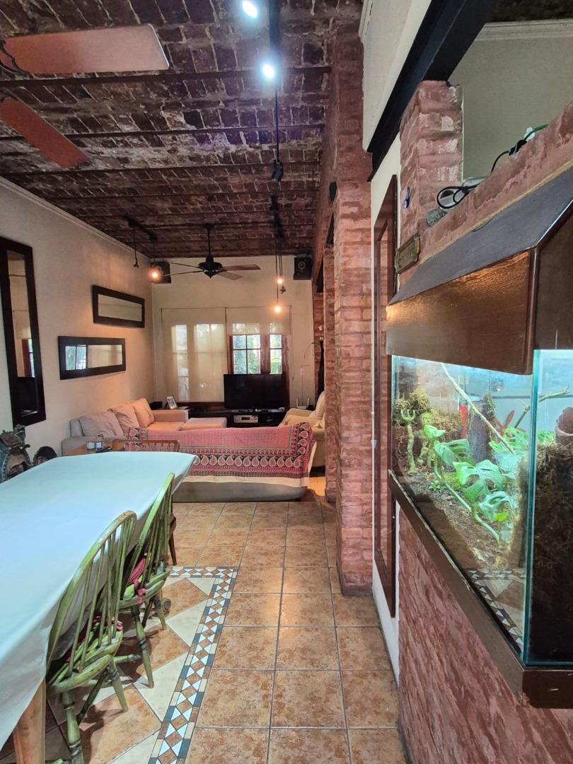 Foto de hermoso chalet con fondo y piscina, imagen 3