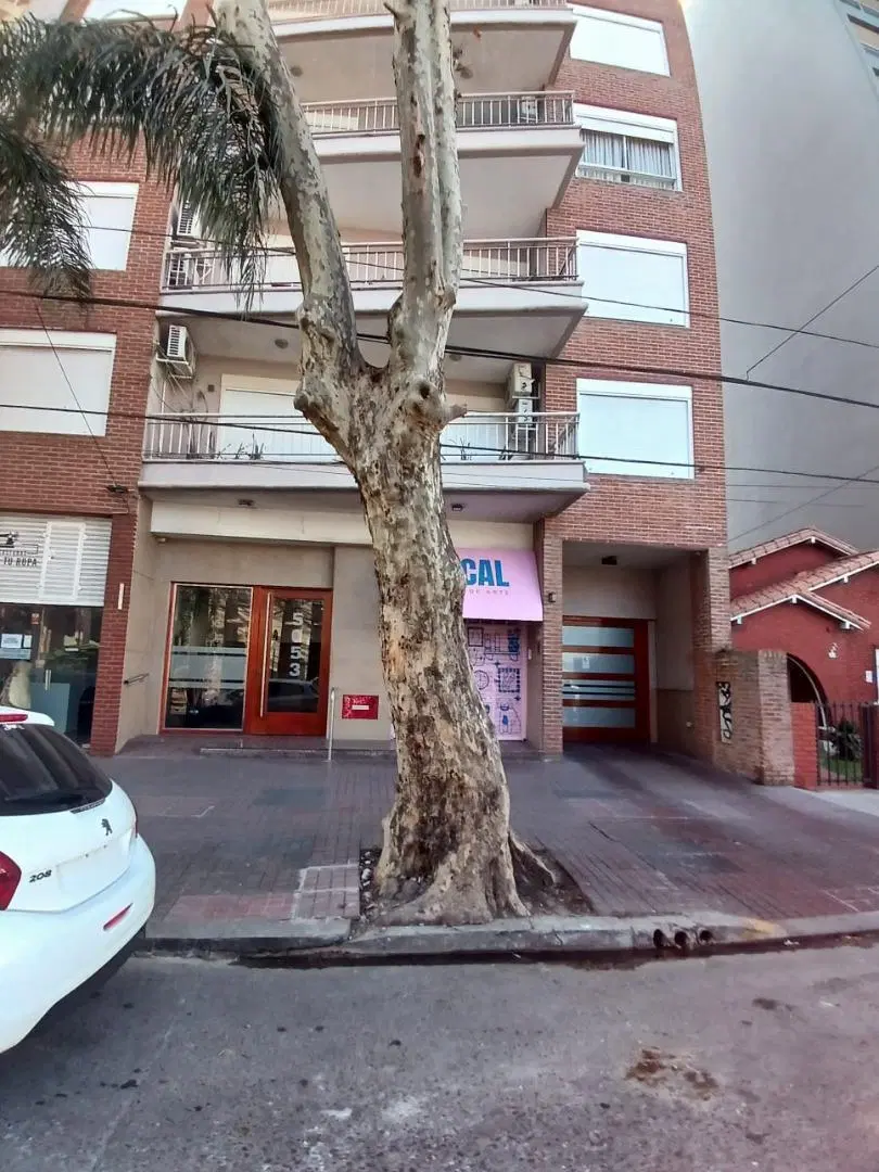 Departamento 3 ambientes al frente con doble cochera 2