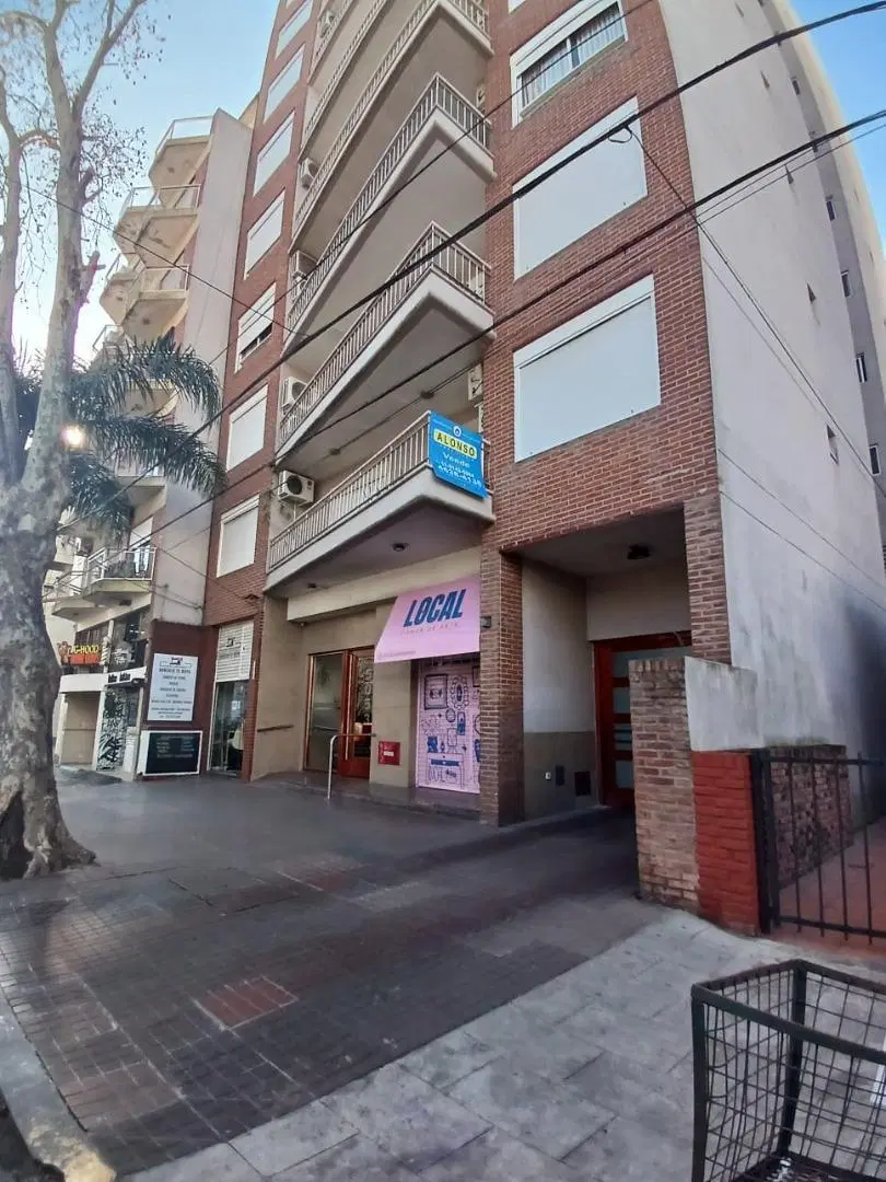Departamento 3 ambientes al frente con doble cochera 1