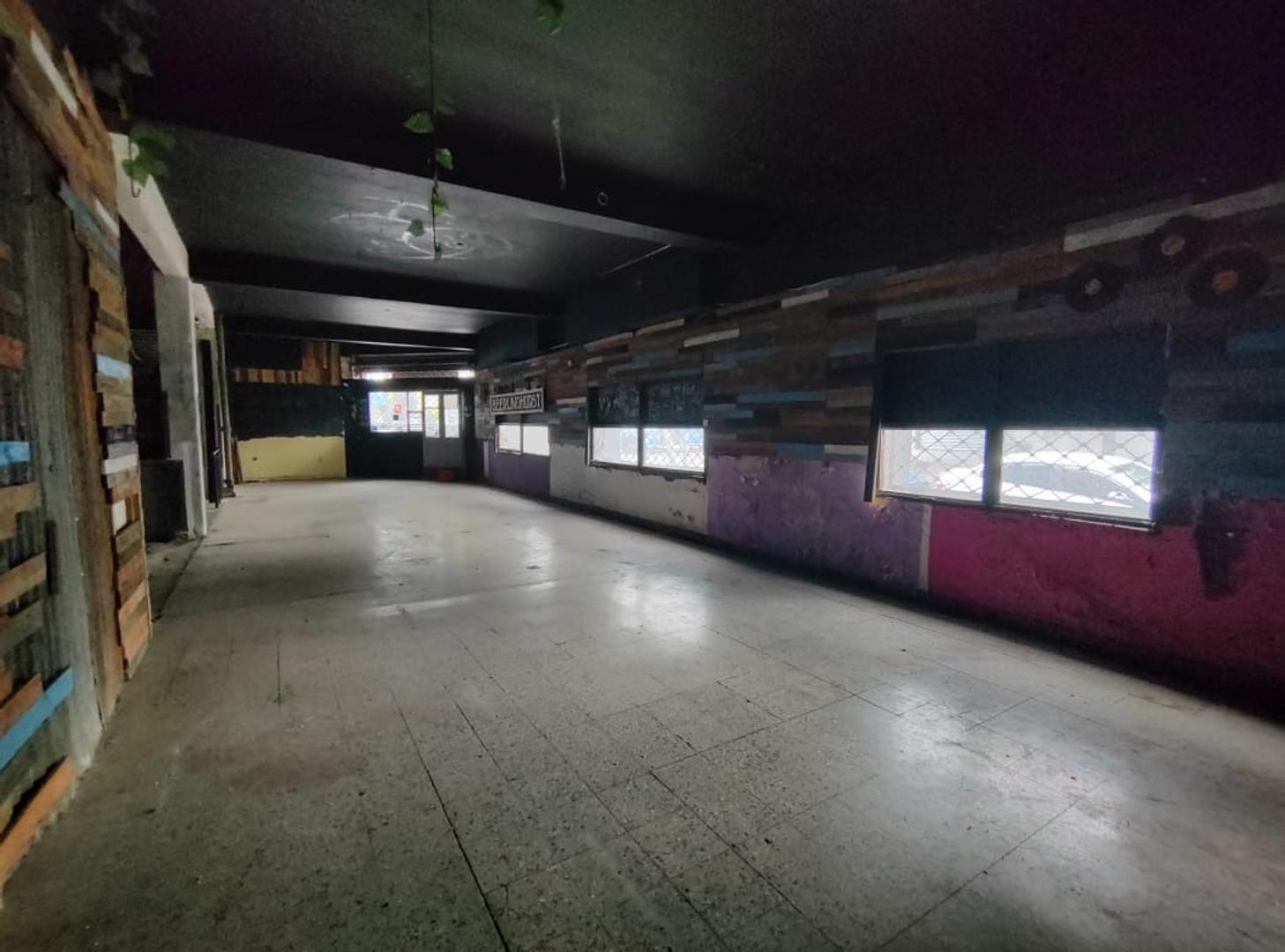 Foto de Local en esquina en pleno centro de Billinghurst, imagen 3