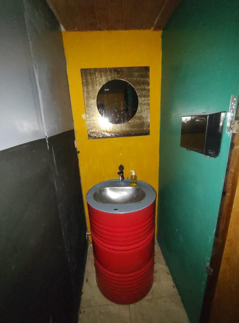Foto de Local en esquina en pleno centro de Billinghurst, imagen 1