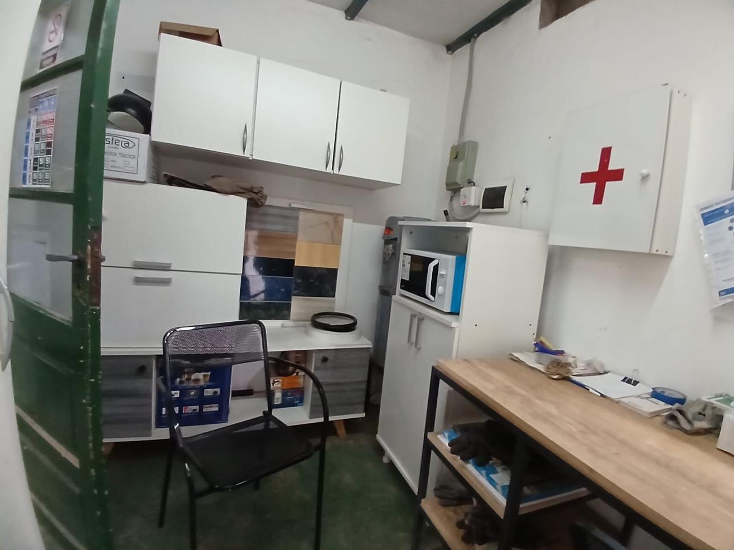 Galpón en Venta sobre lote de 8,66 x 43 m2